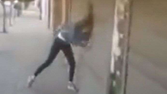 El descargo de la chica que golpeó su cabeza para acusar al novio de violento
