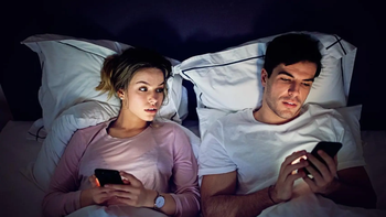 Qué significa sentir atracción por otra persona estando en pareja, según la psicología