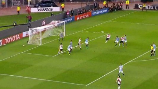 Maidana tuvo la más clara con un cabezazo apenas alto