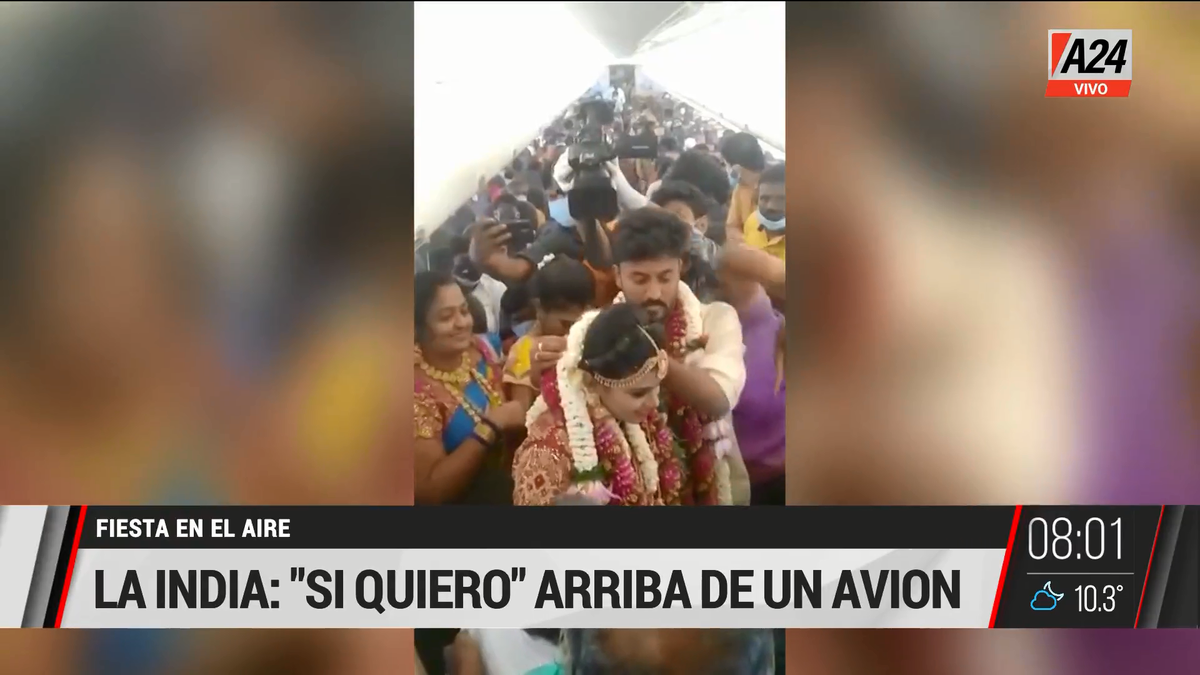 Así fue el casamiento clandestino a bordo de un avión en India. (Captura de Tv)