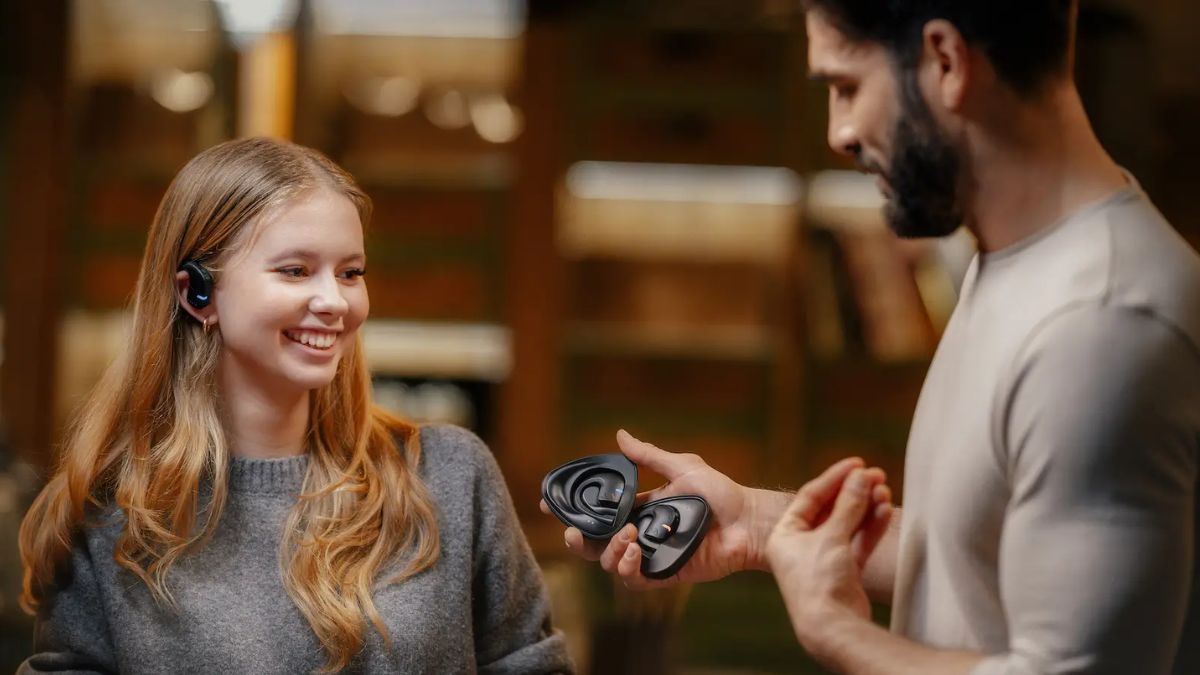 La revolución de la inteligencia artificial en la comunicación: auriculares que traducen en tiempo real.