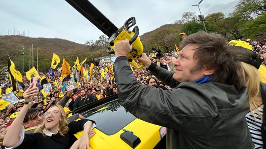 La cercanía del poder desató fuertes peleas en el entorno de Milei entre libertarios y peronistas