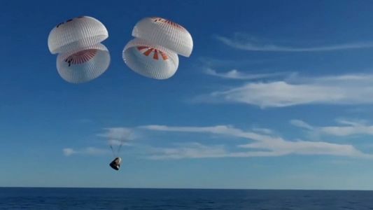 Los astronautas que estuvieron varados 9 meses en la Estación Espacial Internacional llegaron a la Tierra