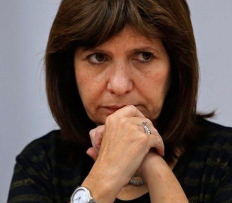 Bullrich confirmó que ingresaron al país funcionarios de Evo Morales como turistas