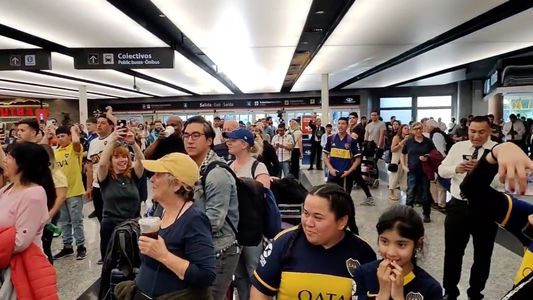 VIDEO | Una multitud recibió a Boca en Ezeiza en su regreso a la Argentina