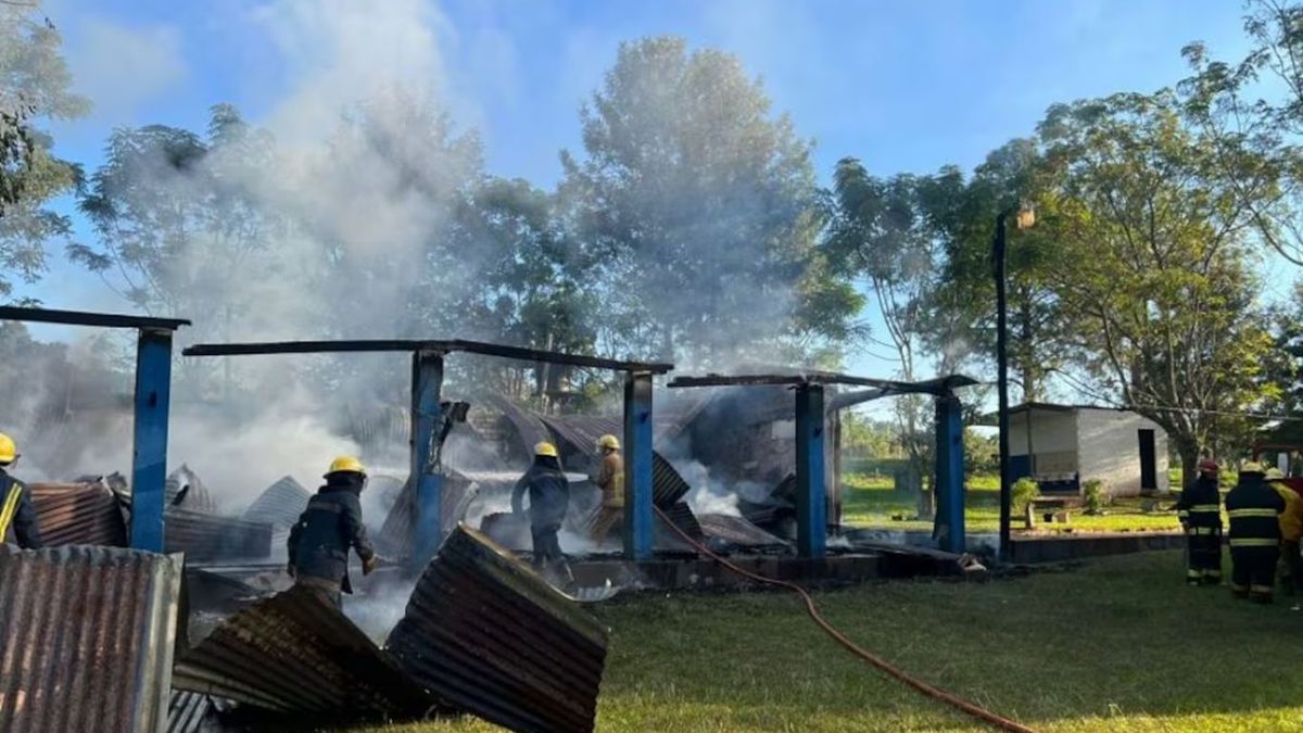 Acusan a un chico de 13 a&ntilde;os de incendiar una escuela.