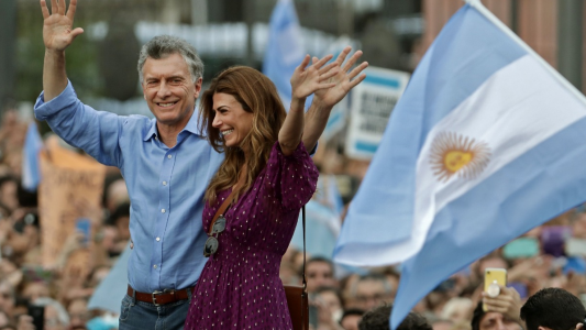 Macri se despidió con un acto multitudinario en Plaza de Mayo y afirmó: Hasta pronto, esto recién comienza