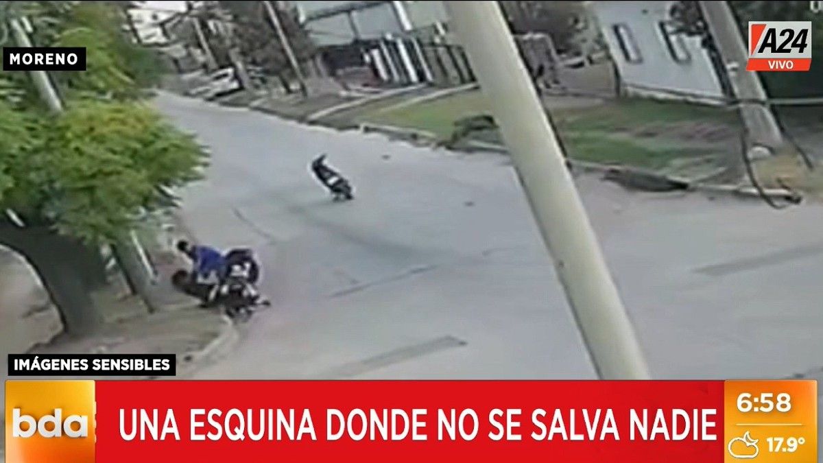 Moreno. El momento en que uno de los delincuentes golpea a la mujer junto a su hijo. Foto: captura de Tv.&nbsp;