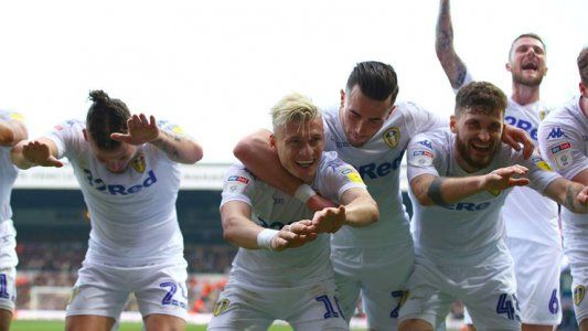 El Leeds de Bielsa le ganó 2 a 1 a Bolton y quedó segundo con un partido menos