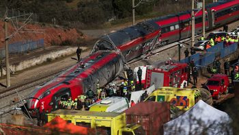 El dramático testimonio del pasajero argentino que estaba en el tren que descarriló en España: Sentimos...