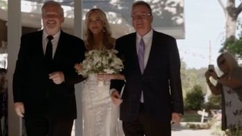 Pura emoción: el padre de una novia invitó al padrastro para que ambos la lleven al altar