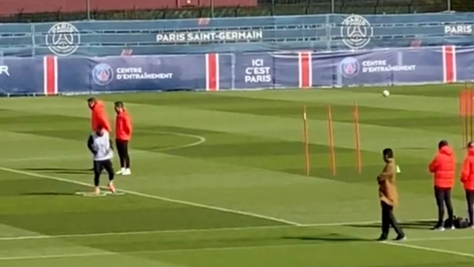 El dueño del PSG sorprendió con su visita a la práctica y el DT admitió que quedó preocupado
