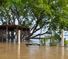Dramática inundación en Paso de la Patria: el río Paraná sigue creciendo, hay evacuados y el mal tiempo no para