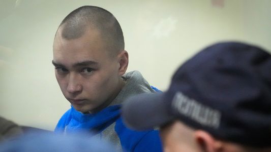 Primera condena por crímenes de guerra en Ucrania: quién es el culpable y qué pena recibió