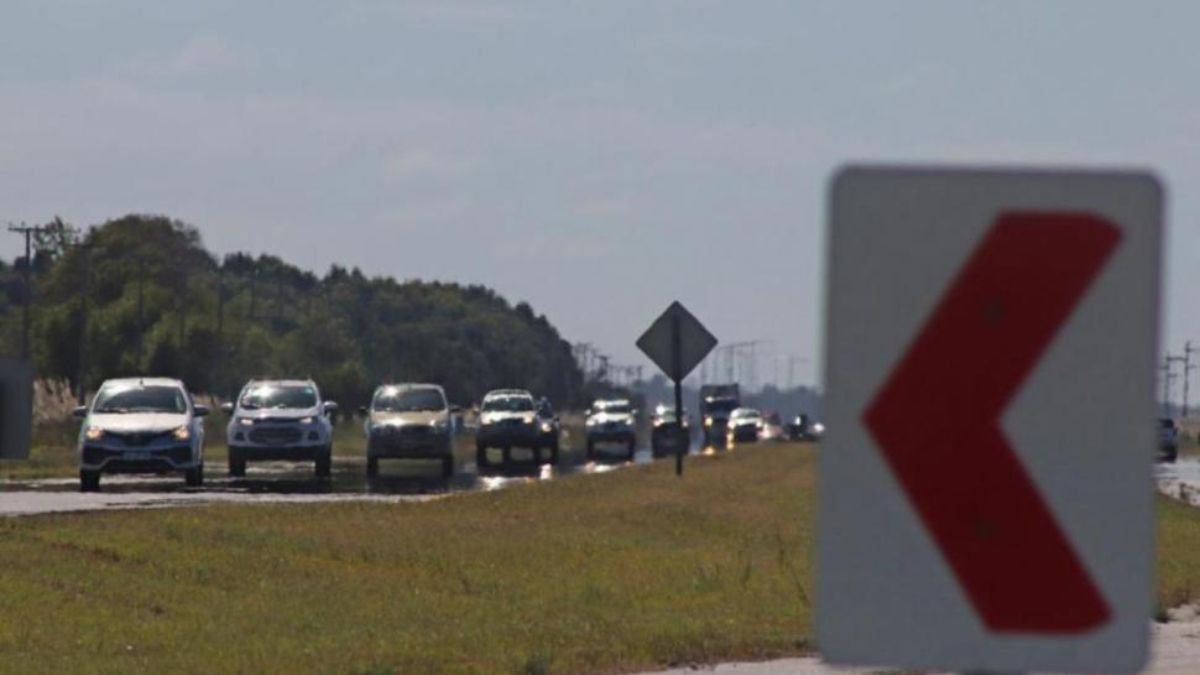Volcó un auto en ruta 2 y cinco personas murieron.