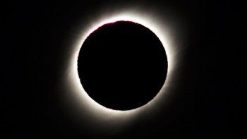 Un eclipse total de Sol en la Patagonia convertirá al mediodía en noche: qué es y cómo verlo