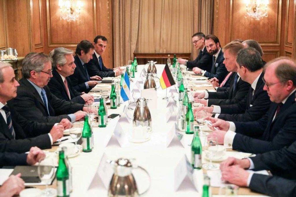 Previo a la cena con Merkel, Alberto se reunió con empresarios alemanes