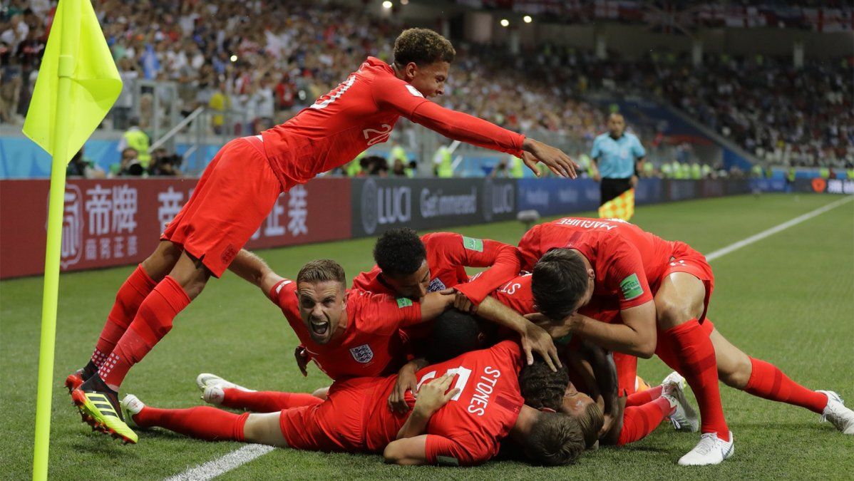 Inglaterra jugó mal pero se llevó un triunfo 2-1 sobre la hora frente a Túnez