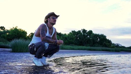 Daniel Osvaldo, furioso al recibir una promo de la serie de Maradona