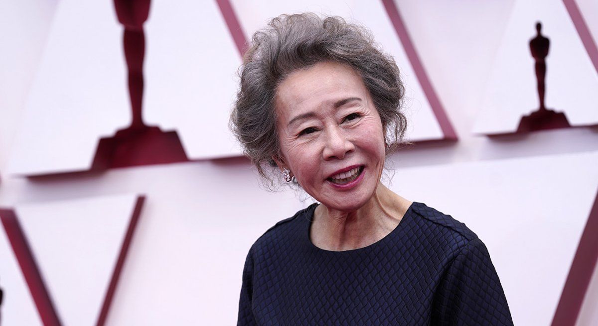 Youn Yuh-jung, la enérgica abuela de “Minari”, conquistó algo más que el corazón de su nieto en la película. (Foto: AP)