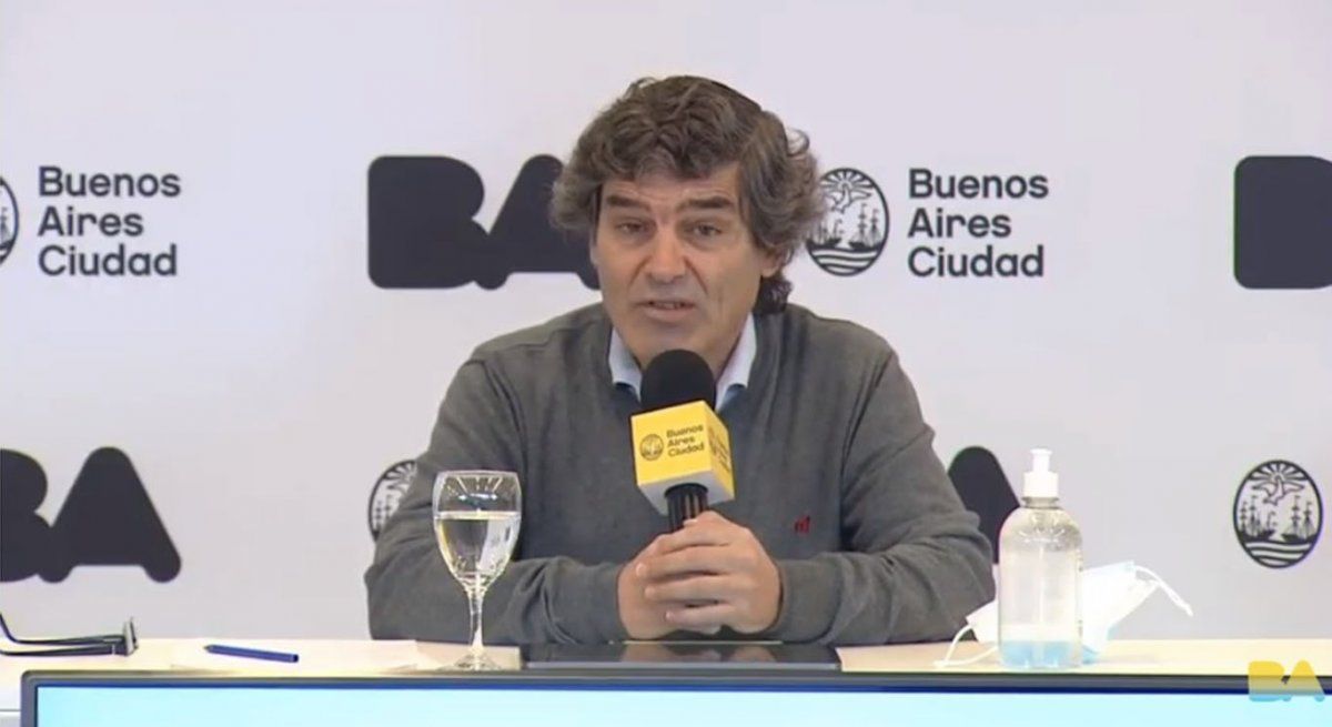 Antes de la reunión con el Gobierno, Ciudad afirma que la curva se aplanó y que el R está prácticamente en 1