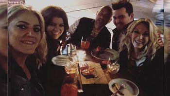 Yanina Latorre vuelve a sonreír: cena con amigos por Palermo