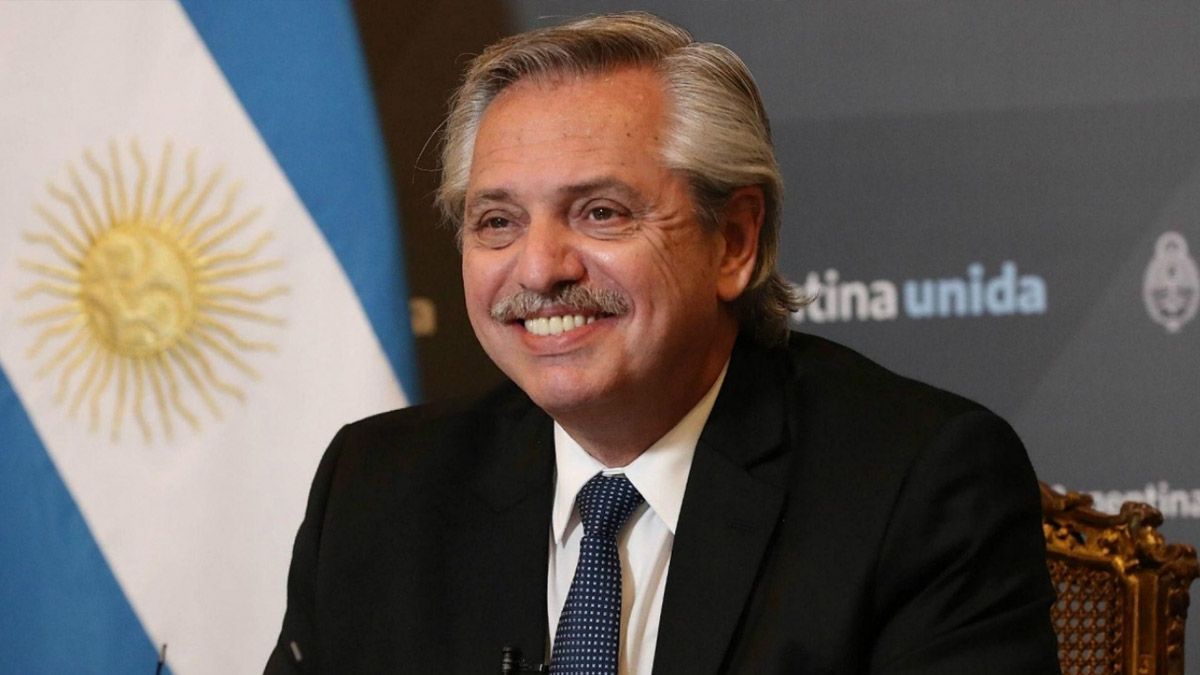 Alberto Fernández felicitó a Colón por su consagración.