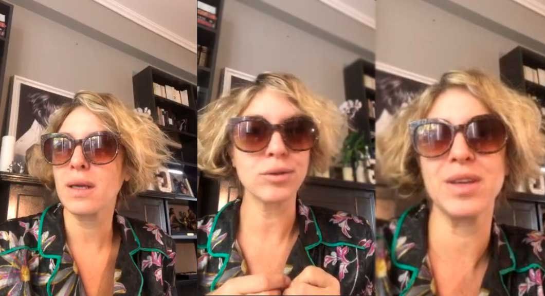 Despeinada y en bata: el particular vivo de Carla Peterson