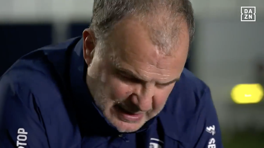 Bielsa se emocionó con la Copa América que levantó Messi y lo denominó de una manera muy a lo Loco