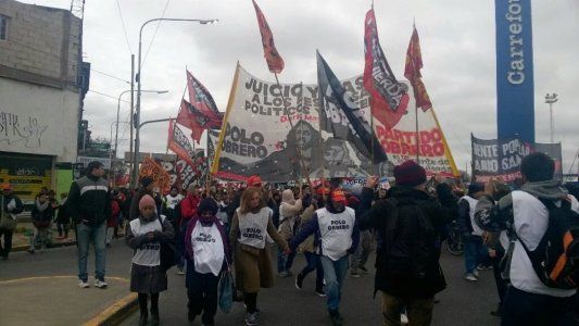 Sindicalistas y piqueteros defendieron las causas del paro y apuntaron contra el Gobierno por no escuchar sus reclamos