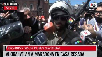 El médico personal de Maradona dijo sentir un profundo pesar y evitó responder a las críticas