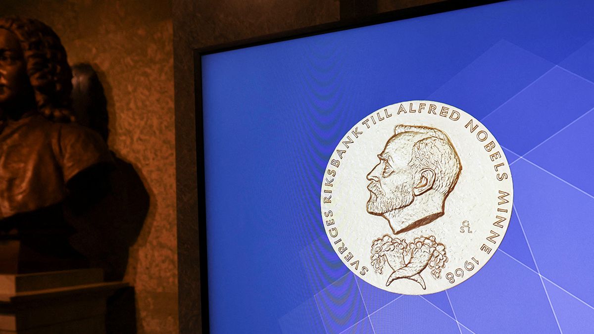 Robert Hall y Michael Woodford ganaron el Premio Nobel de Econom&iacute;a 2026. (Foto: Reuters)