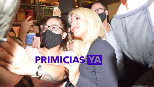 El gesto de Wanda Nara con la persona que le pidió trabajo durante la apertura de su local