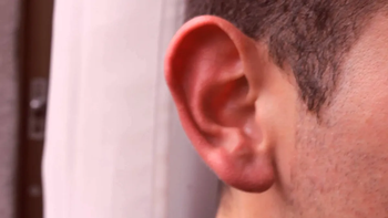 Qué significa que se te pongan rojas las orejas: ¿Están hablando mal de vos?