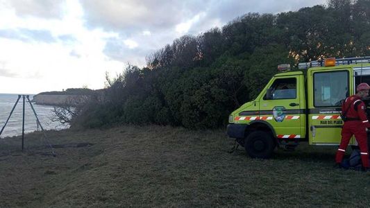 Encontraron el cuerpo sin vida de un hombre en una playa de Los Acantilados de Mar de Plata