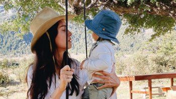 zaira nara publico una foto amamantando y encendio el debate entre sus seguidores zaira nara publico una foto amamantando y encendio el debate entre sus seguidores