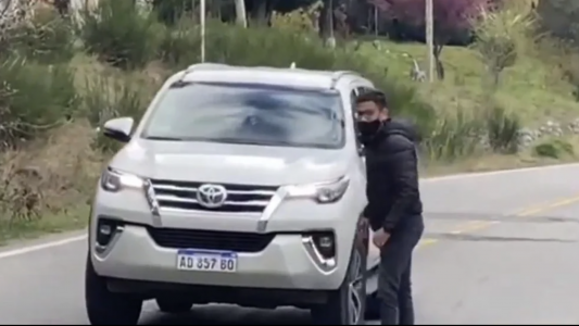 Así fue el momento en que un grupo de mapuches apedreó a la gobernadora de Río Negro