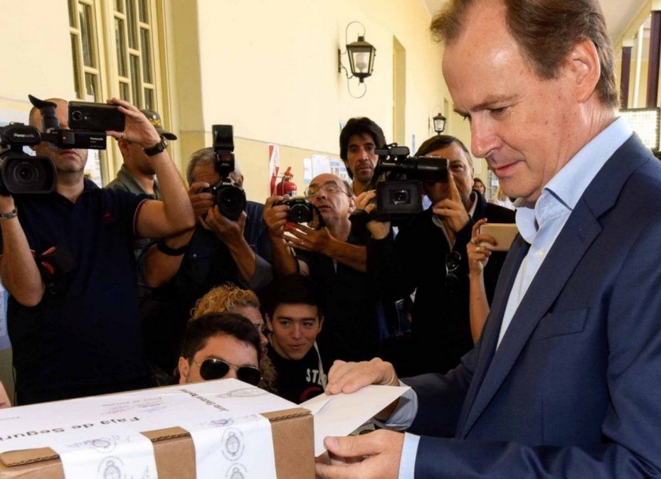 PASO en Entre Ríos: ya votaron los candidatos del PJ y de Cambiemos, y ahora esperan los resultados