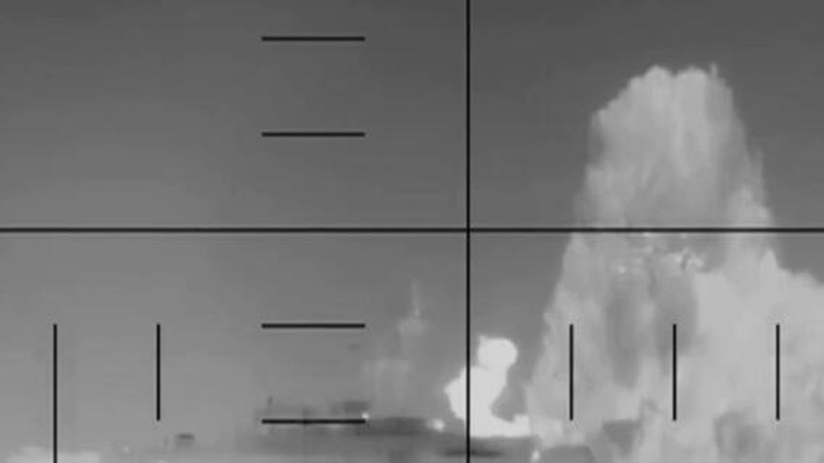 Video: así fue el momento en que un buque iraní es hundido por un torpedo de EEE.UU