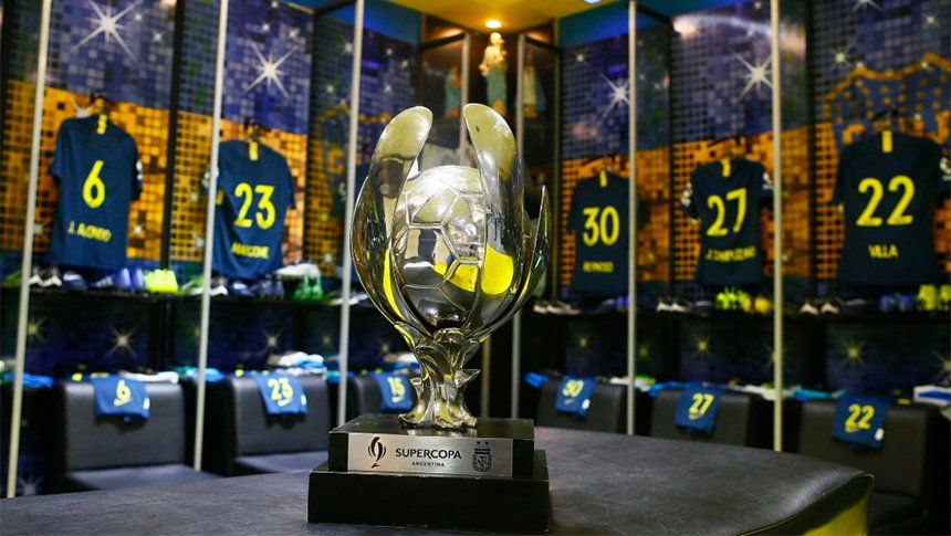 ¡68 títulos!: Boca celebró la Supercopa Argentina con sus hinchas y se acordó de River con un detalle en el trofeo