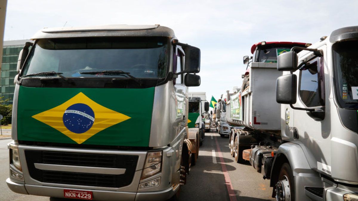 Paro de camioneros en el sur de Brasil por el triunfo de Lula en el balotaje (Foto: Gentileza Gazeta do Povo)