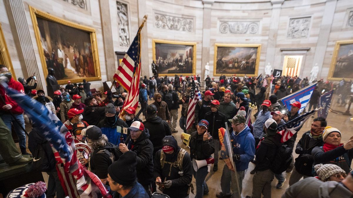 Los sediciosos indultados por Trump. El 6 de enero de 2021 en el sal&oacute;n "redondo" del Capitolio (Foto: NY Post).