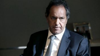 Desde Brasil, Scioli condenó el intento de golpe: Fue un hecho inédito y terrorista