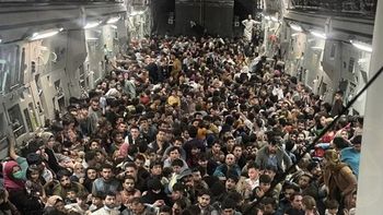 ya son tres los muertos durante la protesta en afganistan contra el avance de los talibanes