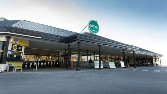 Confirmaron un caso de coronavirus en un hipermercado Jumbo y cerraron sus puertas