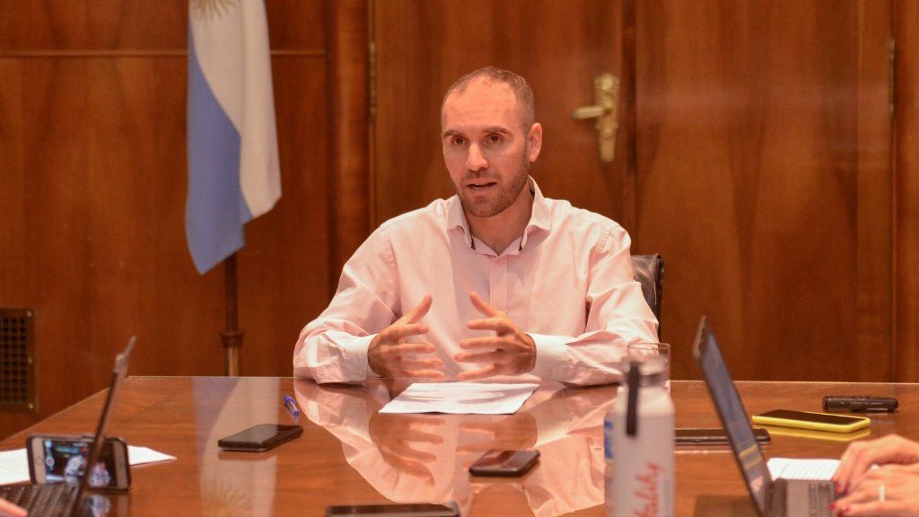 Diálogos con José Tasa: Guzmán, el disciplinador de los mercados, y una semana decisiva por la deuda