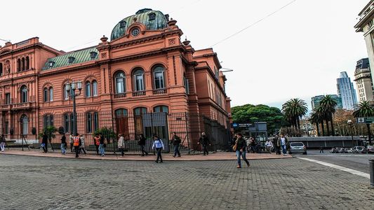 Desolación en la Casa Rosada en un día de tensiones por la inflación, la marcha piquetera y la discusión por tarifas