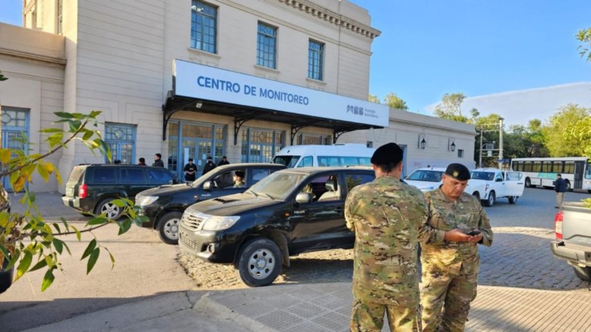 El presidente Javier Milei llegó a Bahía Blanca para seguir de cerca las consecuencias del temporal Foto: gentileza La Nueva El presidente Javier Milei llegó a Bahía Blanca para seguir de cerca las consecuencias del temporal Foto: gentileza La Nueva