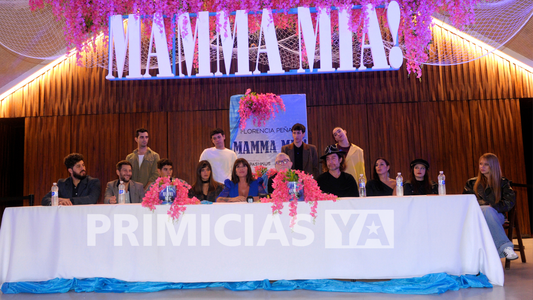El espectacular look de Flor Peña en la presentación de Mamma Mia! en Buenos Aires: las fotos