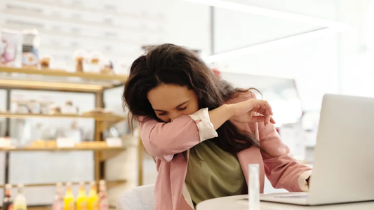 Por qué decimos salud cuando alguien estornuda